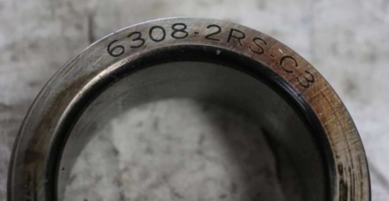 Overheating of an idler roller bearing, seen as discolouration of the inner ring