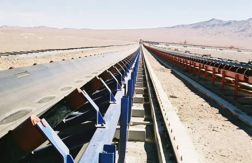 Correas overland paralelas en Radomiro Tomic