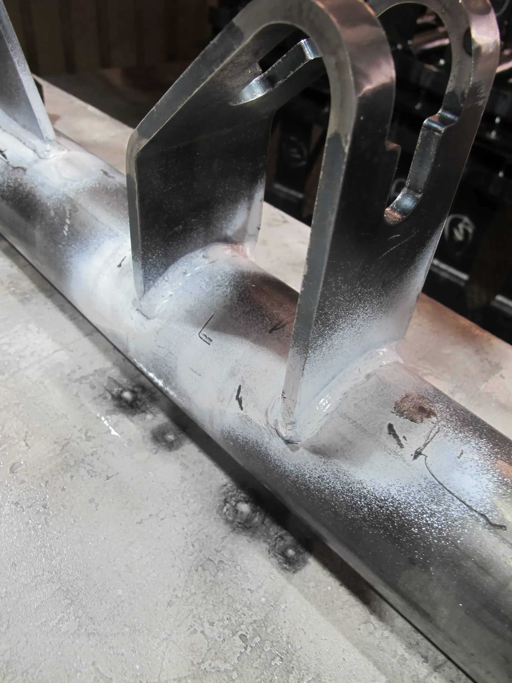 Magnetic particle testing of frame welds